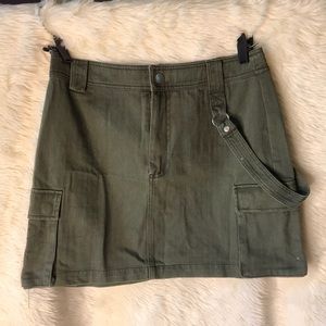 CARGO ARMY GREEN SKIRT 💚